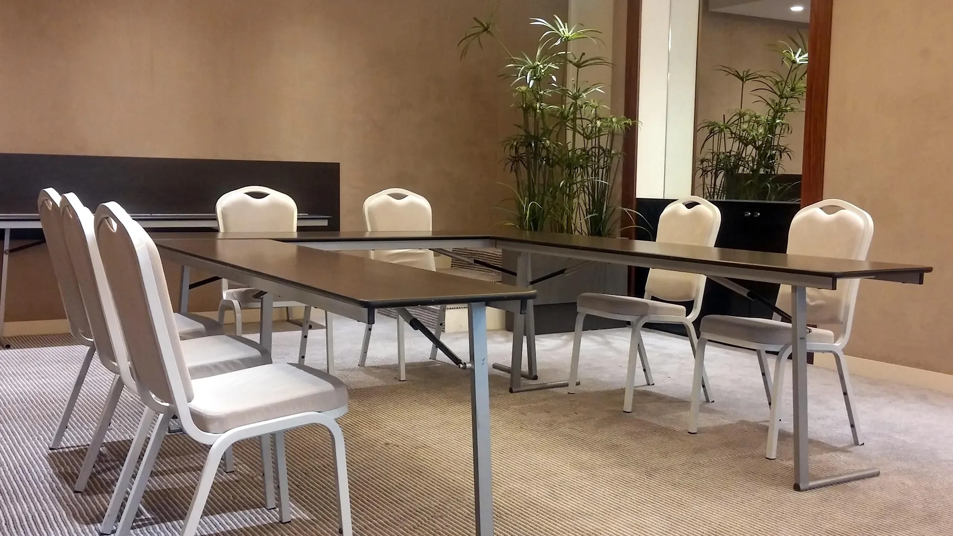 Le M Hotel 4*